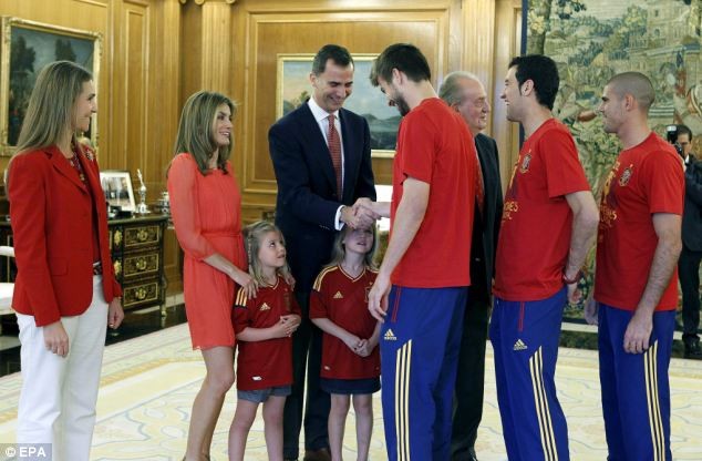Những nhà vô địch EURO 2012 diện kiến nhà vua Tây Ban Nha Juan Carlos
